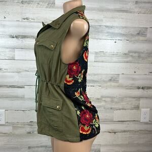 ENTRO • Utility Vest Floral Lace Back Women’s Size Medium Cinch Waist Boho Top